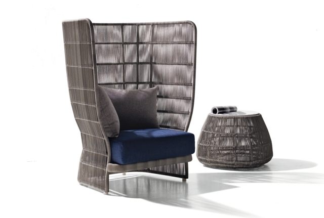Sitzmöbel hoher Sessel Beistelltisch BB Italia hochwertige Möbel