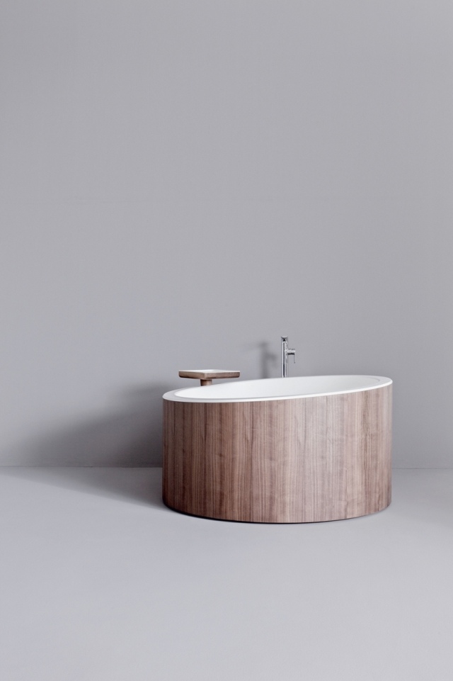 Runde Badewanne mit Holz Verkleidet dressage design