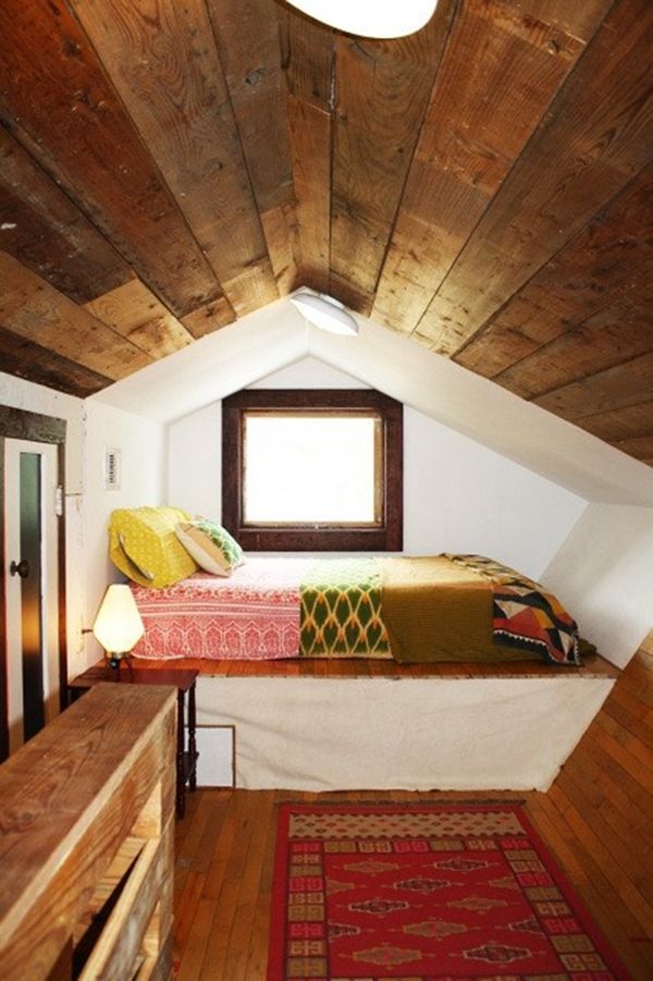 Schlafraum mit Fenster unter dem Dach Bettwäsche-moderne Muster