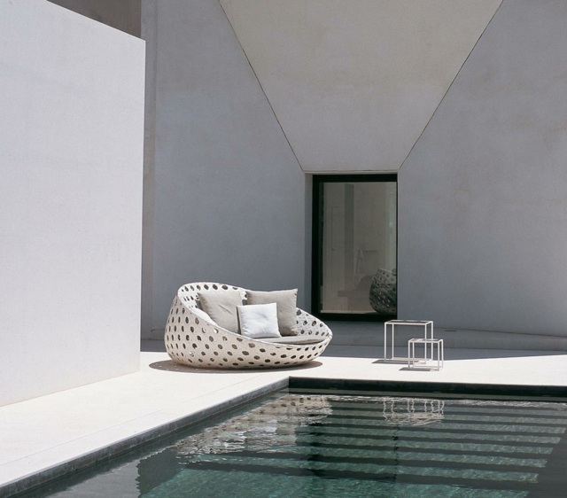 Sonne Pool Tagesbett weiße Farbe Hautfarbe Terrasse