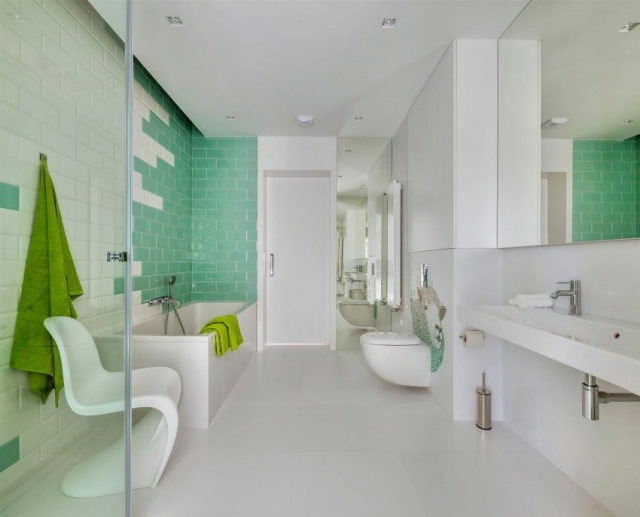 Badezimmer Fliesen Farbkombis Weiß-Grün Waschbeckentisch-quadratisch