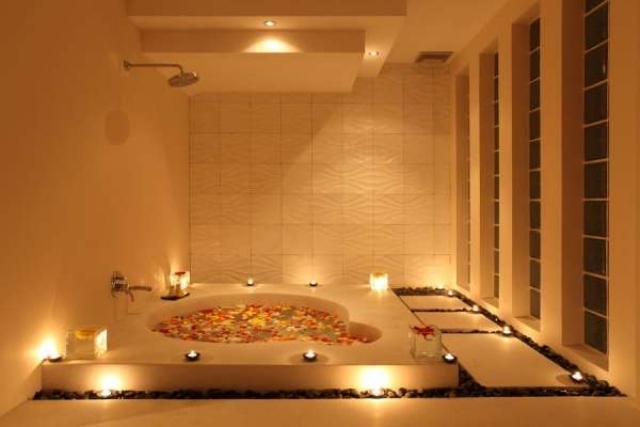 Badewanne Dufterlebnis Massagen Kerzenlicht