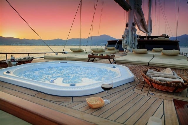 Whirlpool Yacht  Deck eingebaute Badewanne