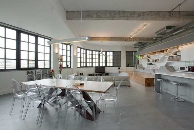Moderne Loft Wohnung industrial-chic transparente acrylglas-stühle