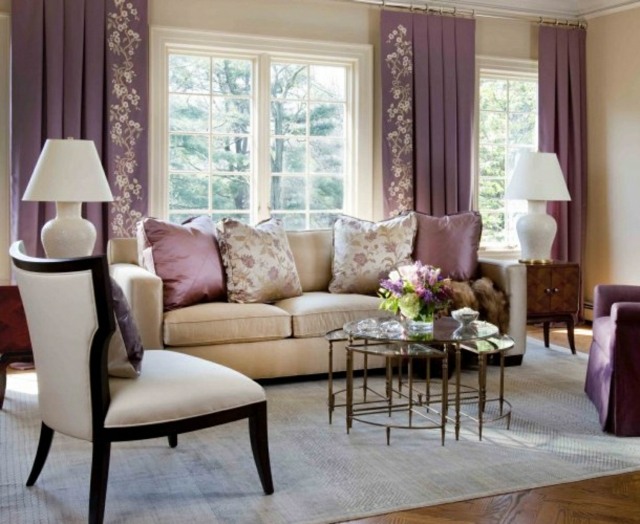 Wohnzimmer vintage Möbel Dreisitzer Sofa Stühle charmant verspielt