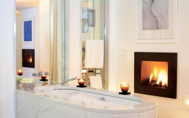 luxus bad kaminofen-glasscheibe marmor-badewanne oval