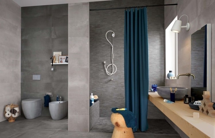 badfliesen grau dusche-waschtisch-holz-modern-betonoptik-fenster-modern
