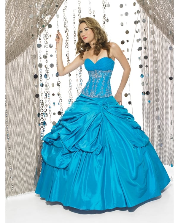 drapiertes- blaues- Kleid-Hochzeitsidee