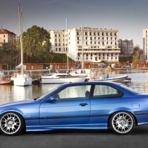 blau-BMW-M3-E36-auf-hafen