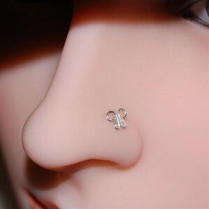 body-piercing-frau-nase-stilvoll-klein-dezent-schmuck-ideen