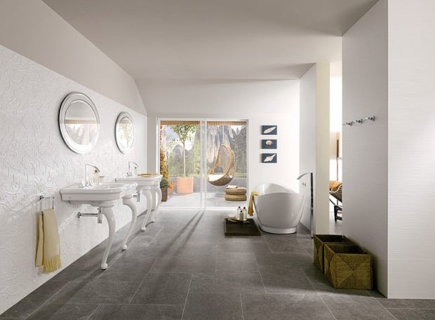 design-badezimmer-eklektische-möbel-badewanne-hängesessel-geflochten