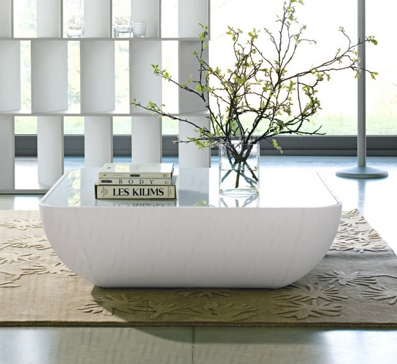 design couchtisch wohnzimmer weiß hochglanz vase zweige