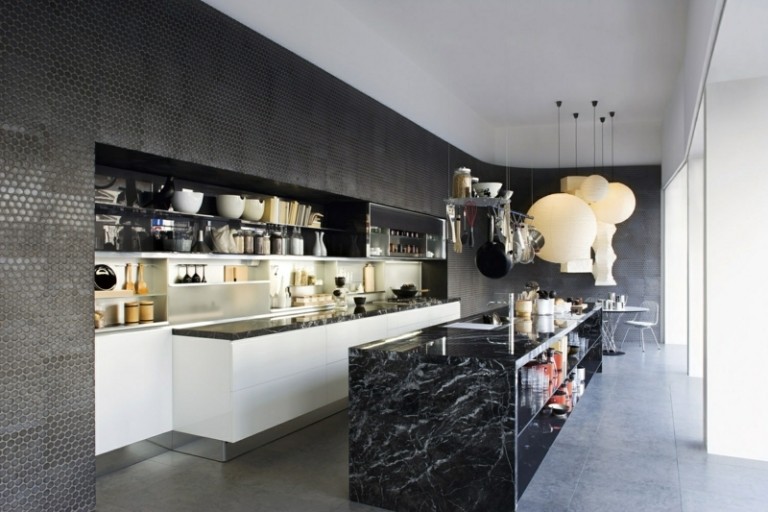 design küche mit kochinsel marmor schwarz idee pendelleuchten extravagant