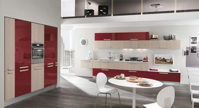 eingebaute küche moderne ausstattung-rotes schranksystem