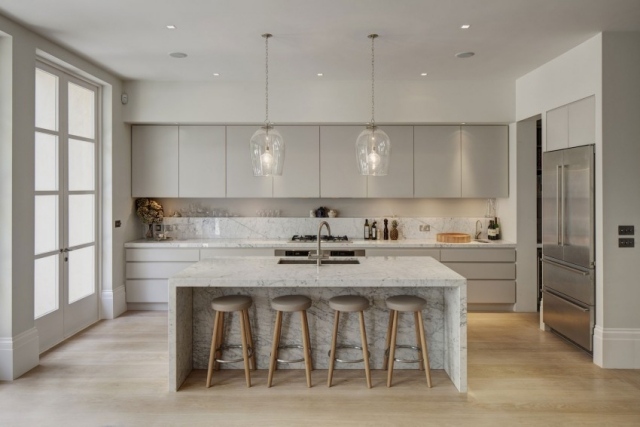 tipps küchenplanung küchenschränke-geräte marmor-rückwand kochinsel