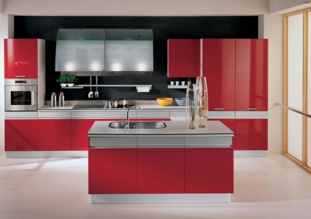 einrichtungsideen für küche-rot hochglanz kücheninsel eingebautes spülbecken