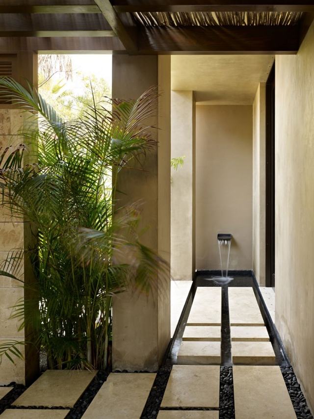 ferienvilla luxus innen aussen design landschaft brunnen palmen kies