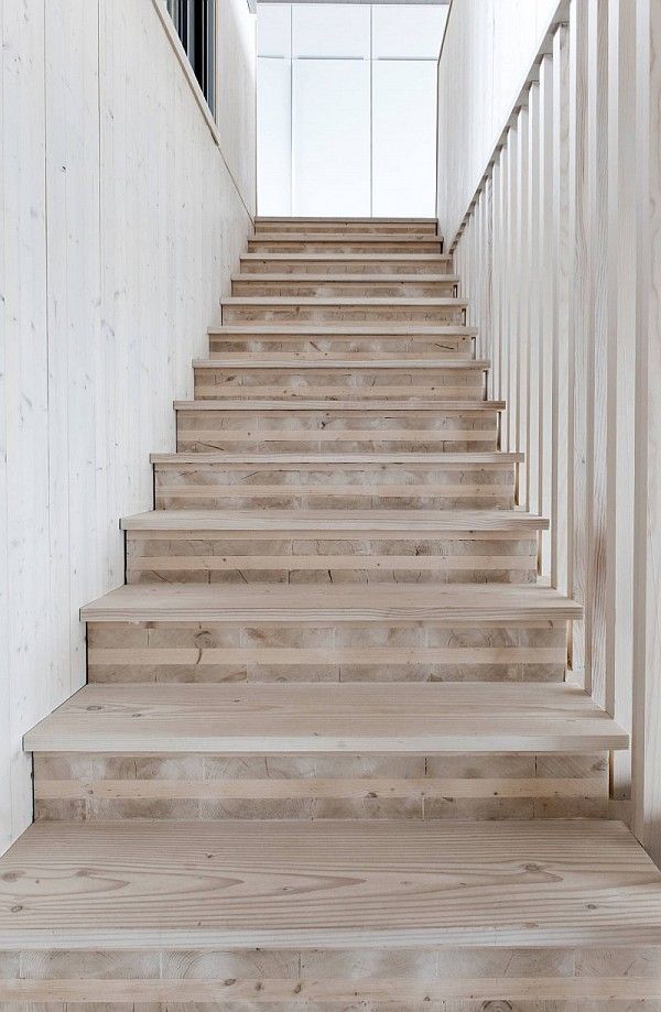 gerade-treppe-stufen-skandinavisches-holz-