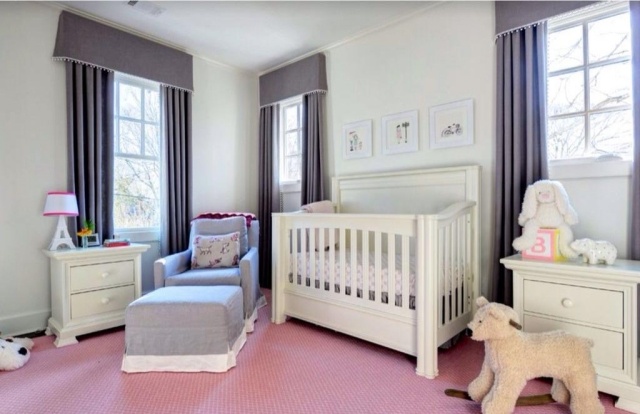 ideen babyzimmer gestaltung deko mädchen lila vorhänge rosa teppichboden