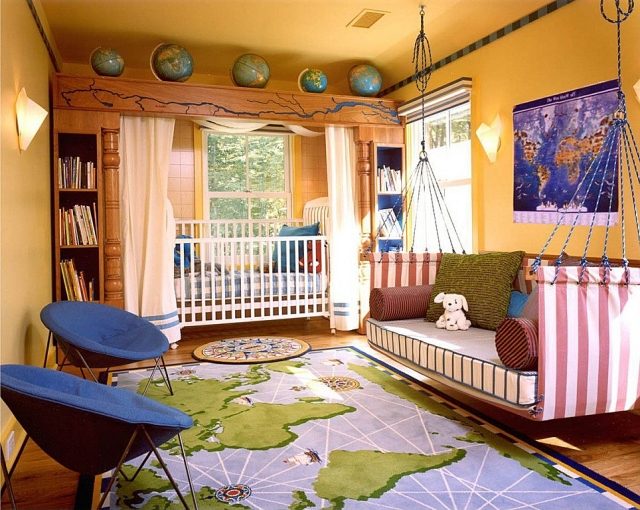 ideen babyzimmer gestaltung kreativ hängesofa teppich weltkarte babybett hinter gardinen