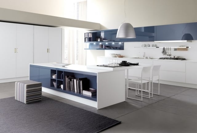einrichtungsideen farben-blau weiss-wohnküche sitzgelegenheiten 