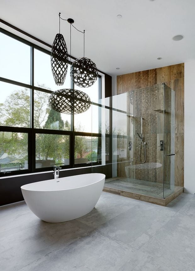 ideen-für-badezimmer-licht-gestaltung-moderne-hängelampen-schwarz