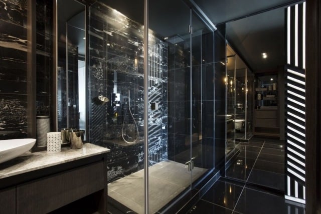 industrial chic badfliesen schwarz elegantes interieur glas-duschkabine