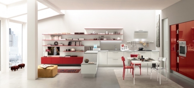 innenarchitektur modern-loft stil-wohnküche rot weiß-schränke offene regale-essbereich farbakzente setzen