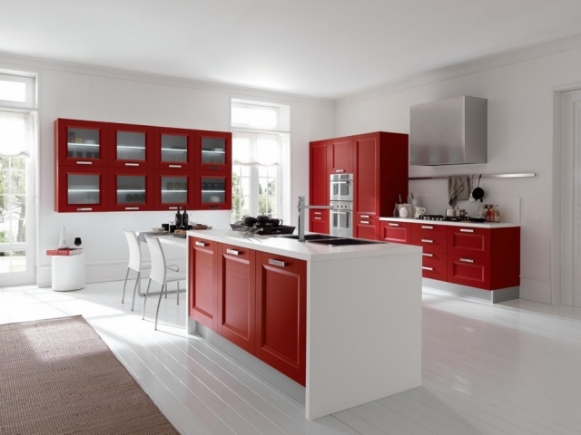 italienische Küchenmöbel rot-weiß Essbereich gestalten Stauraum 