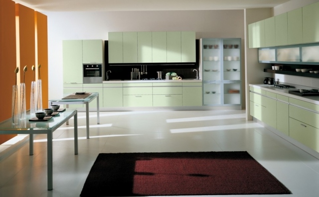 küchenblock hellgrün-pastellfarben designküche teppich rot schwarz muster