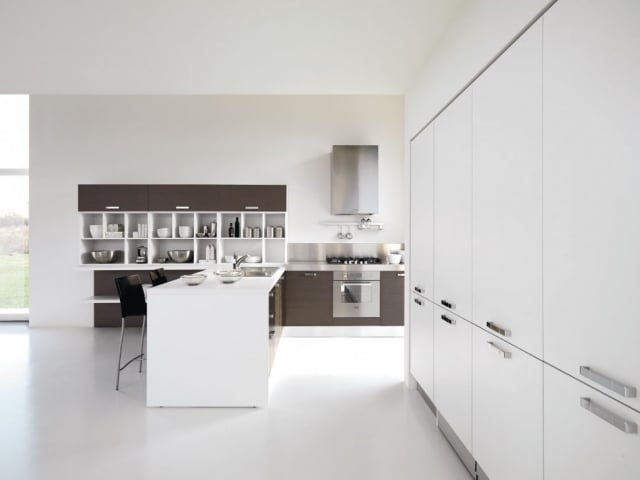 küchenmöbel metallische türgriffe kochinsel glanz weiß colombini casa