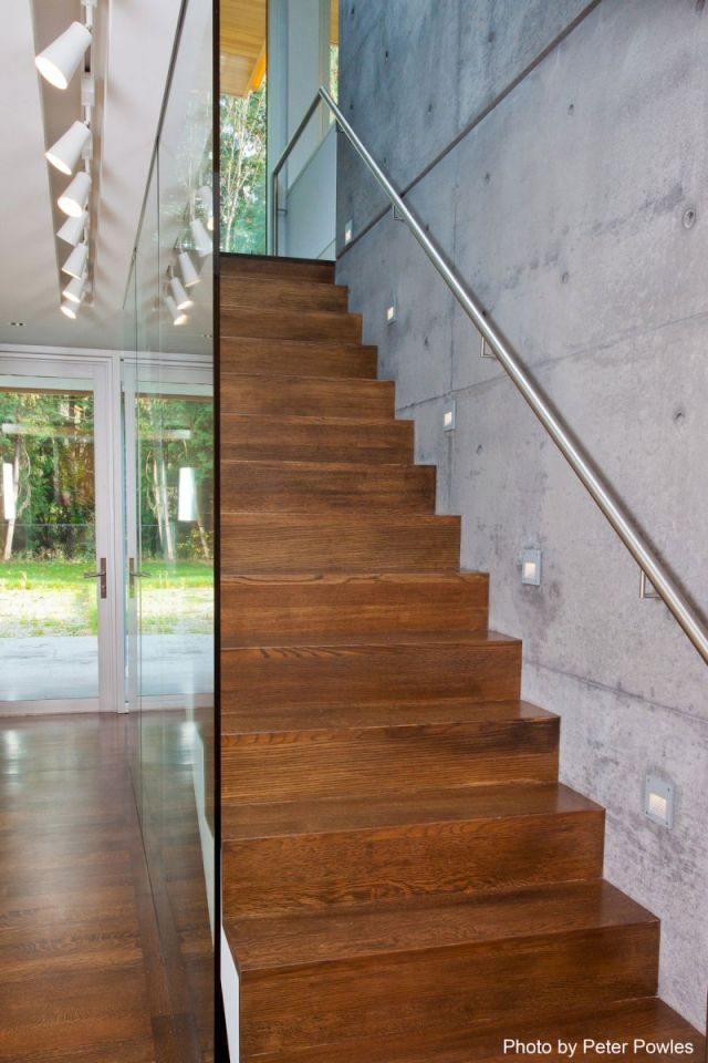 laufplattentreppe modernes haus laminatstufen einbauleuchten stahl handlauf
