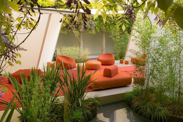 lounge-terrassenmoebel-orange-poufs-hocker