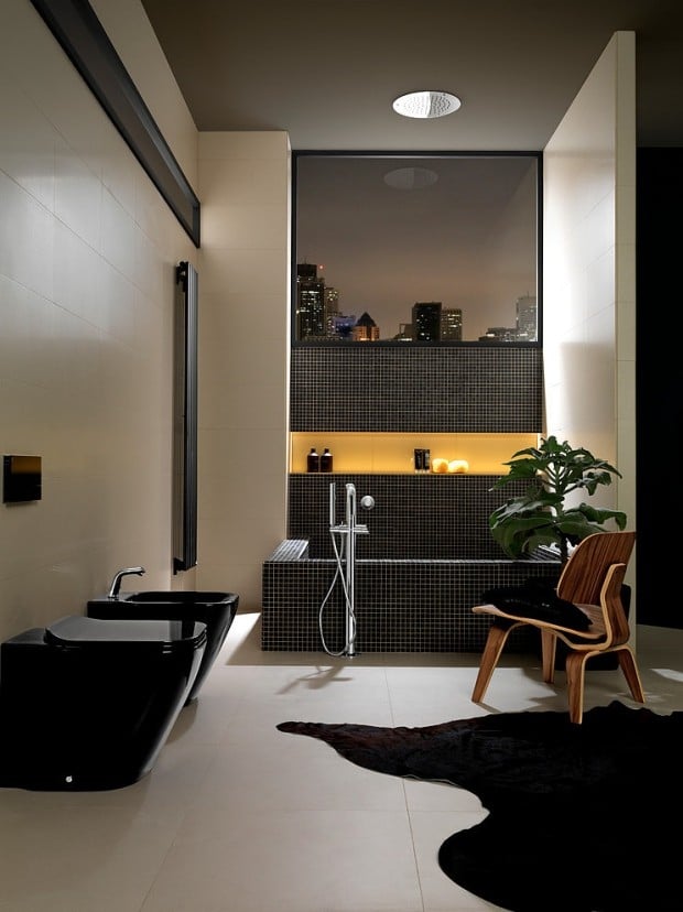 luxus-bad-design-ideen-fußmatte-schwarze-toilette-bidet-mosaik-wanne