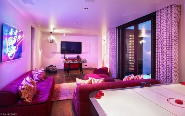 luxus-ferienvilla entertainment raum lila beleuchtung spielraum Cap dAntibes