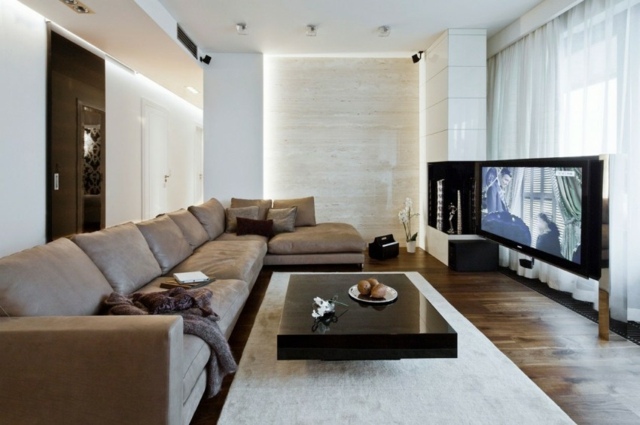 moderne-Einrichtung-Ecksofa-Sandstein-Fliesen-Kaffeetisch-schwarz-minimalistisch-weiß-Teppich