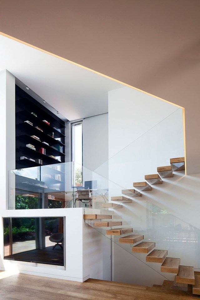 moderne treppen designs holzstufen-glas-gelaneder-schwebende-wirkung