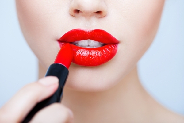 Wahl- der- Lippenstiftfarbe- rot -Charakter- Frau-Bedeutung