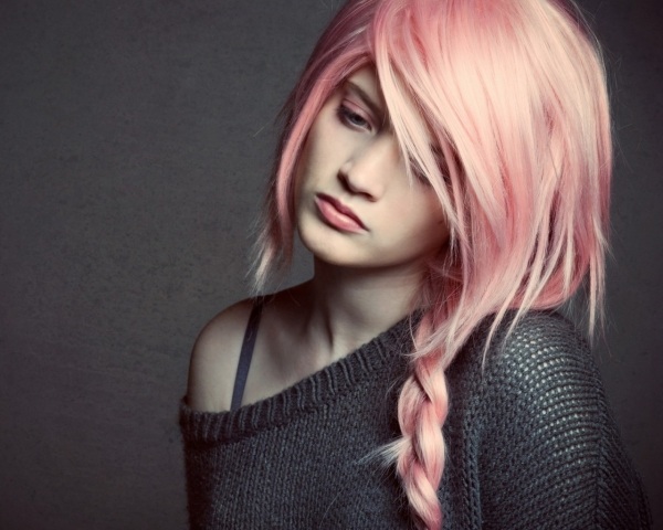 rosa-haaren-zopfform-lang-modern
