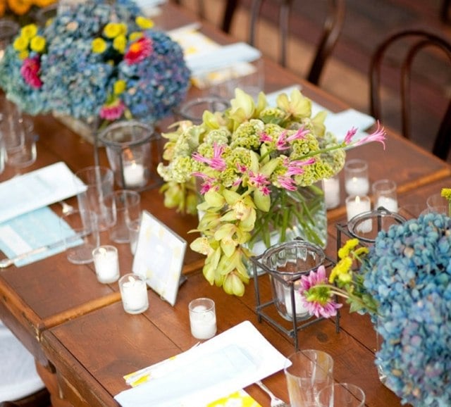 Blumengestecke Teelichter Tisch Deko grün blaue Farbe