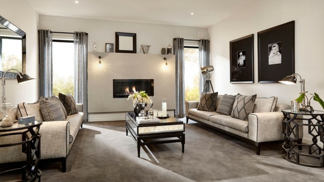 rustikales Wohnzimmer einrichten Sofa Dreisitzer Kaffeetisch Teppichboden Gemälde Wand