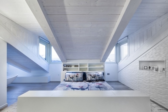 schlafzimmer dachboden weiß dachschräge kleiderschrank