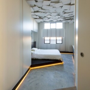 schlafzimmer-design-klein-deckengestaltung-paneele-quadrat