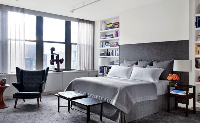 schlafzimmer-ideen-einrichtung-modern-grau-weiss-wandregale-nischen