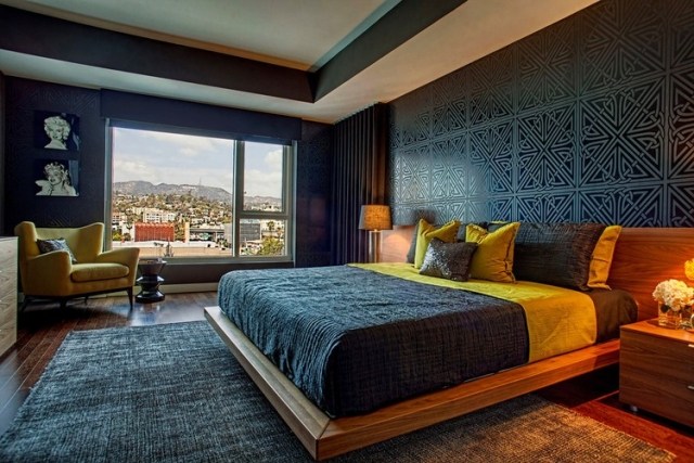schlafzimmer-ideen-moderne-einrichtung-wandgestaltung-muster-blau-gelb