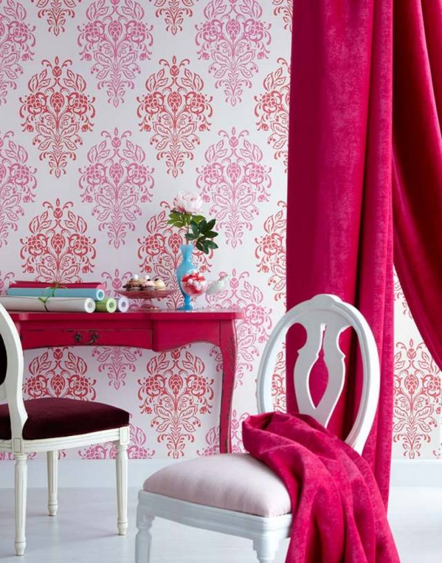 schlafzimmer tapeten ideen barock floral weiß pink nammu