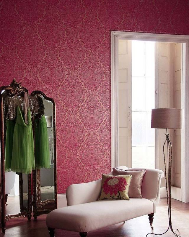 schlafzimmer tapeten ideen pink barock floral chaiselongue perun