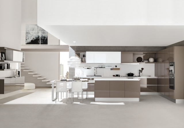 küchenmöbel design italienisch hochglanz oberflächen kochinsel geräte