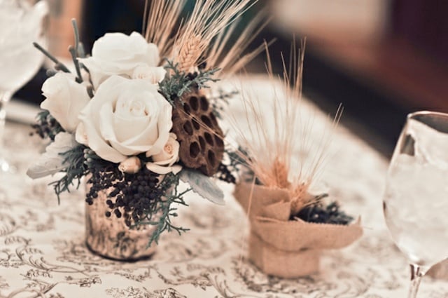 Romantik im Landhausstil Vase aufpeppen mit schwarzer Spitze