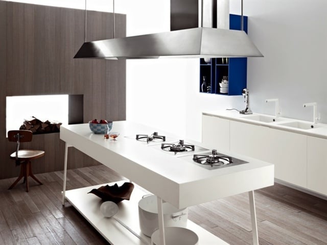 Kochplatten Edelstahl breite Abzugshaube hängend moderne Küche